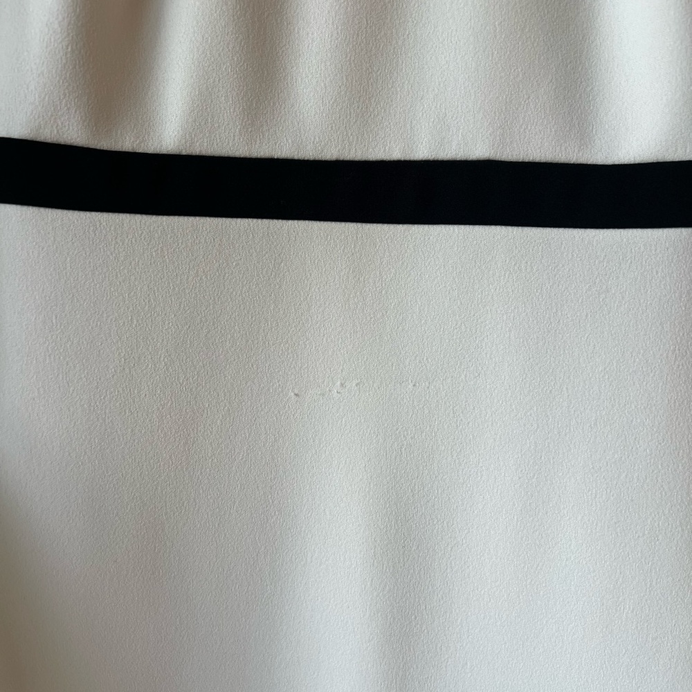 Gorgeous white long sleeve dress - Picture 3 of 4
